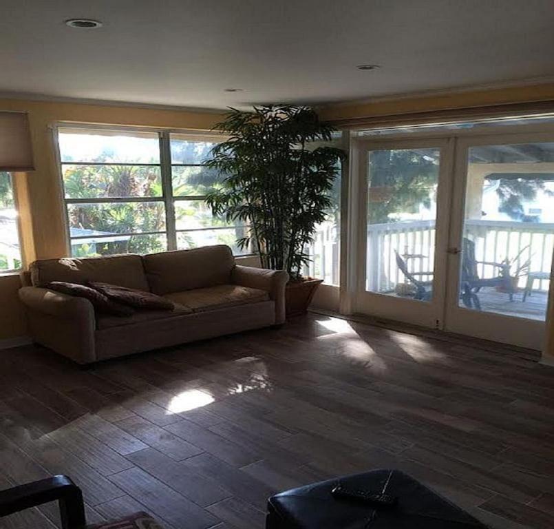 Spacious Beach House Unit,Beautifully Furnished 2 Bed 2Bath./2Min.Walk To Beach Clearwater Beach Eksteriør bilde
